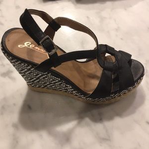 Platform wedge perfect for a summer outing:)